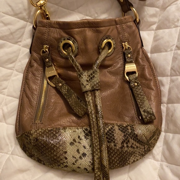 B. Makowsky Cross Body Shoulder Bag Leather Snake Embossed EUC - Picture 2 of 12